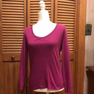 Ann Taylor v neck tee size medium